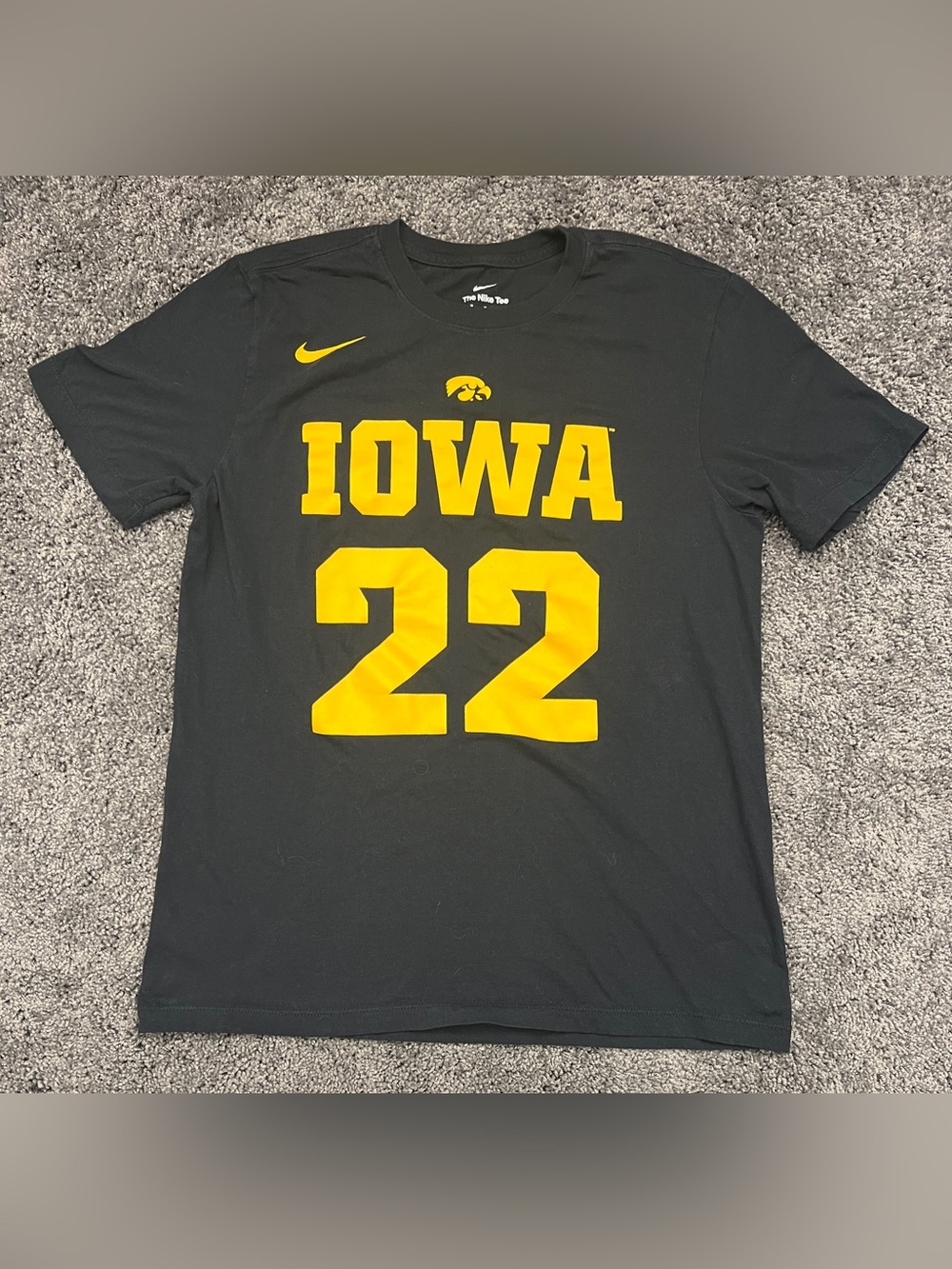 Caitlin Clark Nike Iowa Hawkeyes Tshirt Men’s Size Medium 22 Black Gold Jersey